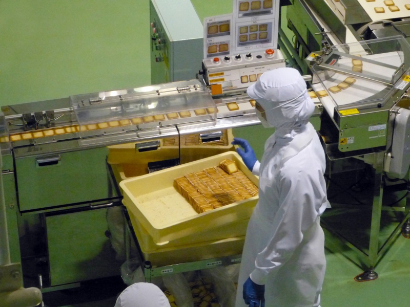 boutique-LA PENNE-min_japan_sapporo_chocolate_factory_label_packaging_cookie_machine_operator-961505