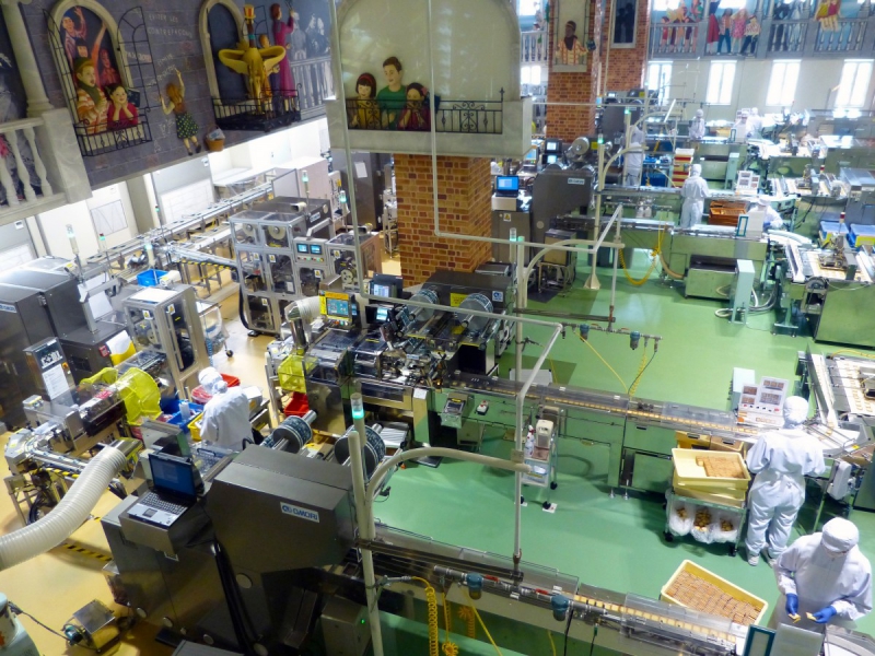 boutique-LA PENNE-min_japan_sapporo_chocolate_factory_label_packaging_cookie_machine_operators-961509